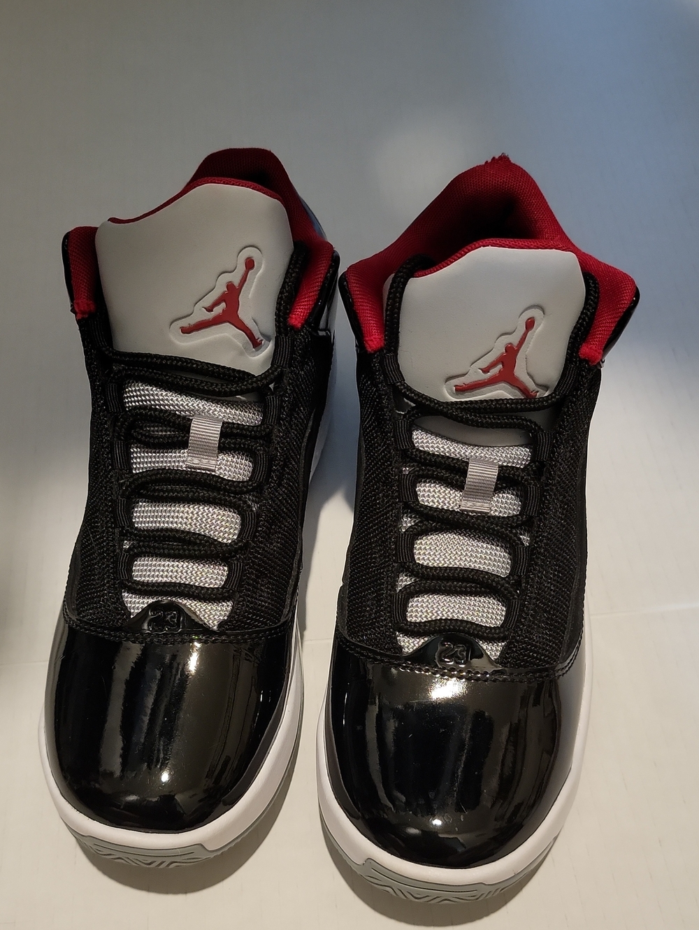 Air Jordan Max Aura 2 BIG Kids' Retro Black/Red Basketball Sneakers